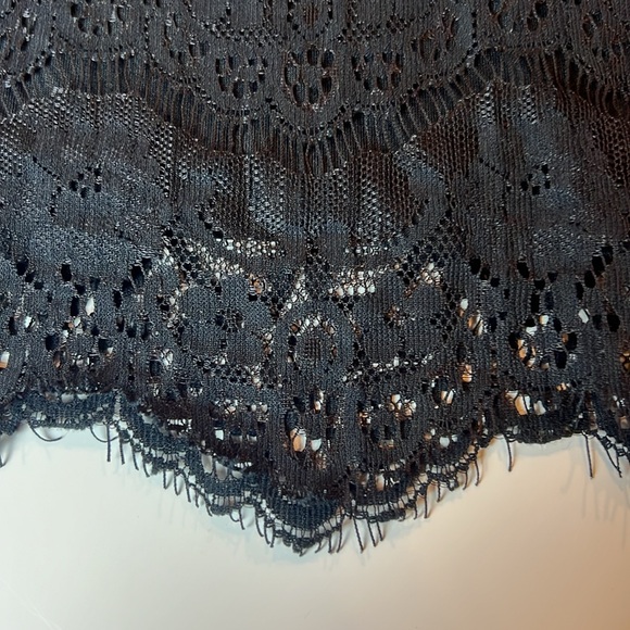 🖤BANANA REPUBLIC BLACK LACE OVER BLACK SHELL TOP SIZE SMALL🖤 - Picture 13 of 16